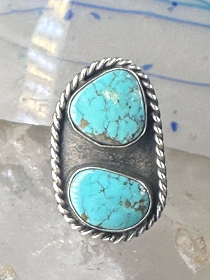 NAVAJO LONG RING TURQUOISE SIZE 8 STERLING SILVER WOMEN: NAVAJO LONG RING TURQUOISE SIZE 8 STERLING SILVER WOMEN Navajo long ring turquoise size 8 sterling silver women girls Size 8 Weight 10.2g Length. 1 3/8" Width 7/8" Thinnest part of band in back. 3/16"