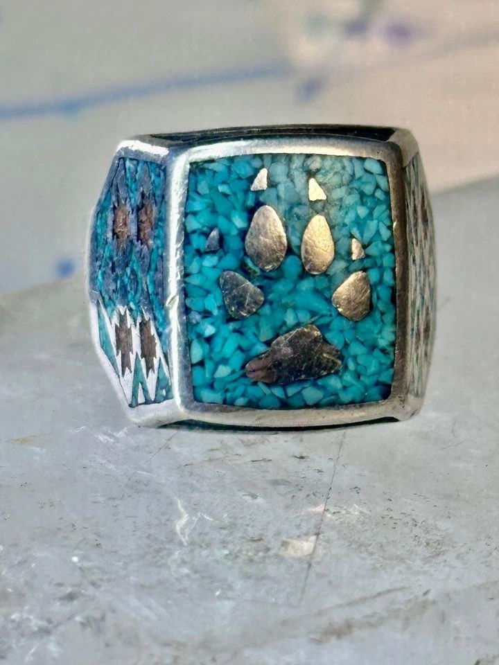 BEAR PAW RING CORAL CHIPS TURQUOISE SIZE 10.75 STERLING SILVER WOMEN MEN: BEAR PAW RING CORAL CHIPS TURQUOISE SIZE 10.75 STERLING SILVER WOMEN MEN Bear Paw ring coral chips turquoise size 10.75 sterling silver women men Size 10.75 Weight 12.9g Length 11/16" Width 1/2" Thinn