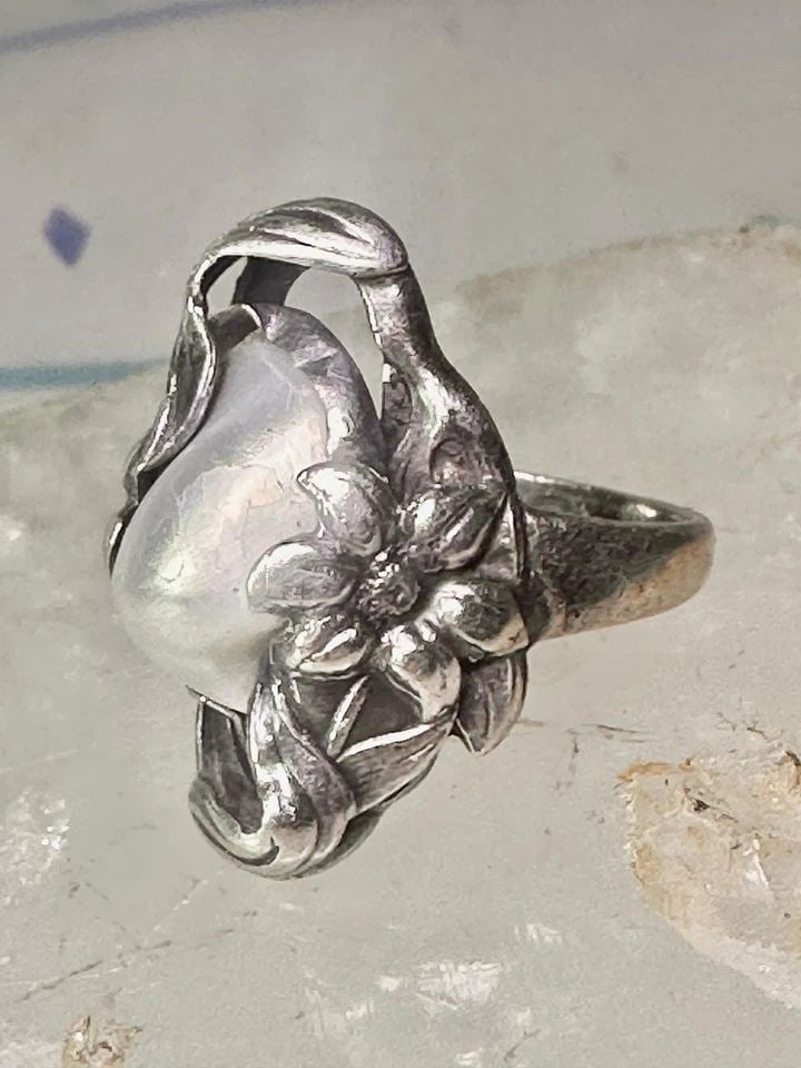 PEARL RING ART NOUVEAU DECO FLORAL FLOWER SIZE 2.5 PINKY STERLING SILVER WOMEN G: PEARL RING ART NOUVEAU DECO FLORAL FLOWER SIZE 2.5 PINKY STERLING SILVER WOMEN G Pearl ring Art Nouveau Deco floral flower size 2.5 pinky sterling silver women girls Size 2.50 Weight. 3.9g Length. 3/4
