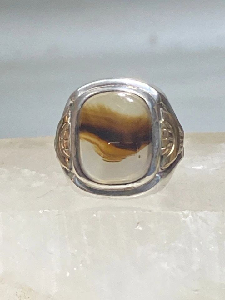 AGATE RING ART DECO STERLING SILVER WOMEN MEN: AGATE RING ART DECO STERLING SILVER WOMEN MEN Agate ring art deco sterling silver women men The detailing on the side looks like gold filled hard to read the Karats maybe 12 Size. 11.25 Between a size