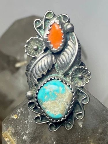 CORAL RING TURQUOISE SIZE 6.50 NAVAJO STERLING SILVER WOMEN GIRLS: CORAL RING TURQUOISE SIZE 6.50 NAVAJO STERLING SILVER WOMEN GIRLS Coral ring turquoise size 6.50 Navajo feathers sterling silver women girls Size 6.50 Weight 6.9g Length 1. 3/8" Width. 3/4" Thinnest p
