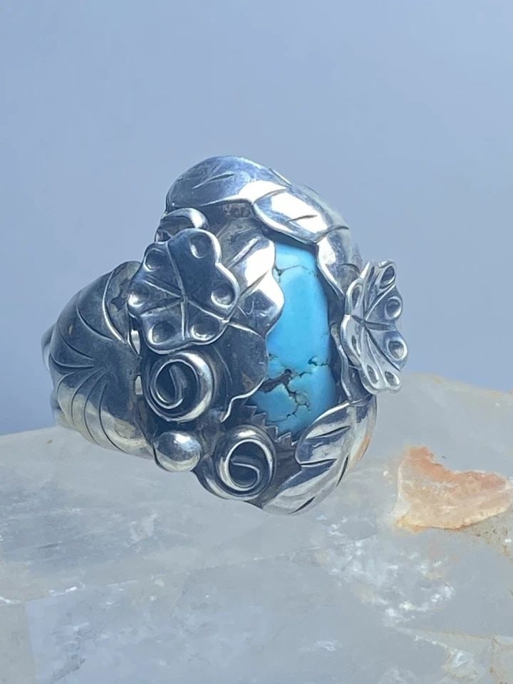 TURQUOISE RING FLOWERS SOUTHWEST STERLING SILVER WOMEN: TURQUOISE RING FLOWERS SOUTHWEST STERLING SILVER WOMEN Turquoise ring flowers southwest sterling silver women Size 10 Weight 11.9g Length 1" Width. 3/4" Thinnest part 1/4"