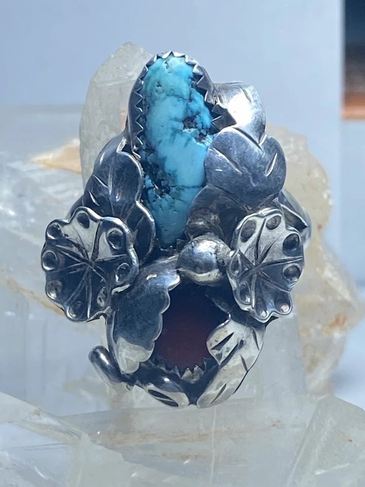 TURQUOISE RING FLOWERS CORAL SOUTHWEST STERLING SILVER WOMEN: TURQUOISE RING FLOWERS CORAL SOUTHWEST STERLING SILVER WOMEN Turquoise ring flowers Coral southwest sterling silver women Size 9.75 Weight 10.4g Length 1 1/4" Width. 7/8" Thinnest part 5/32"