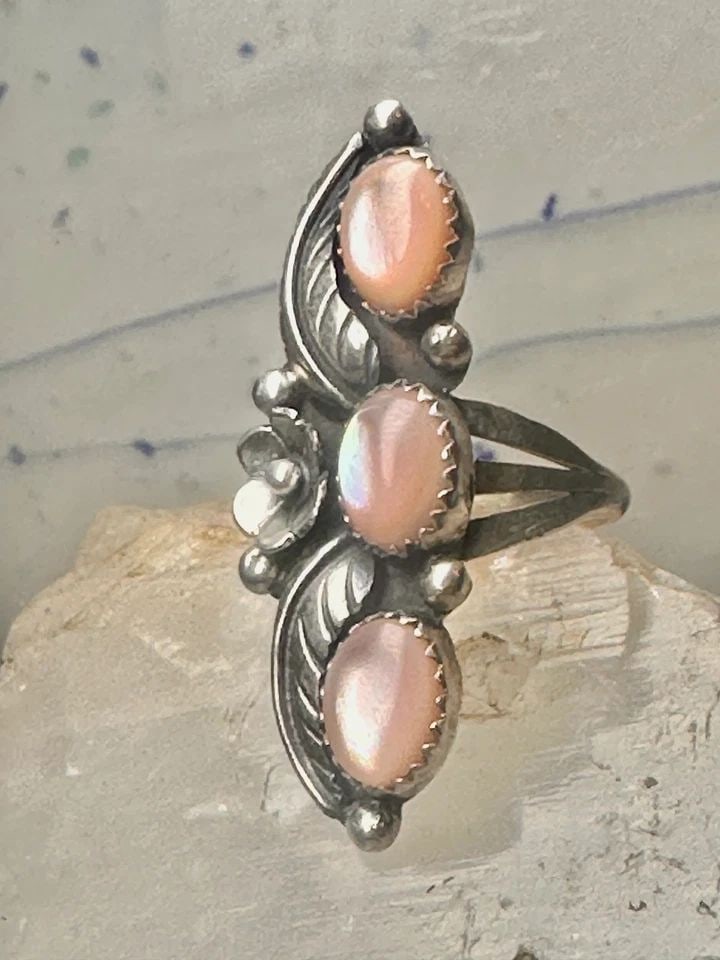 LONG NAVAJO RING SIZE 7 MOTHER OF PEARL SQUASH BLOSSOM LEAVES STERLING SILVER (1 of 2)
