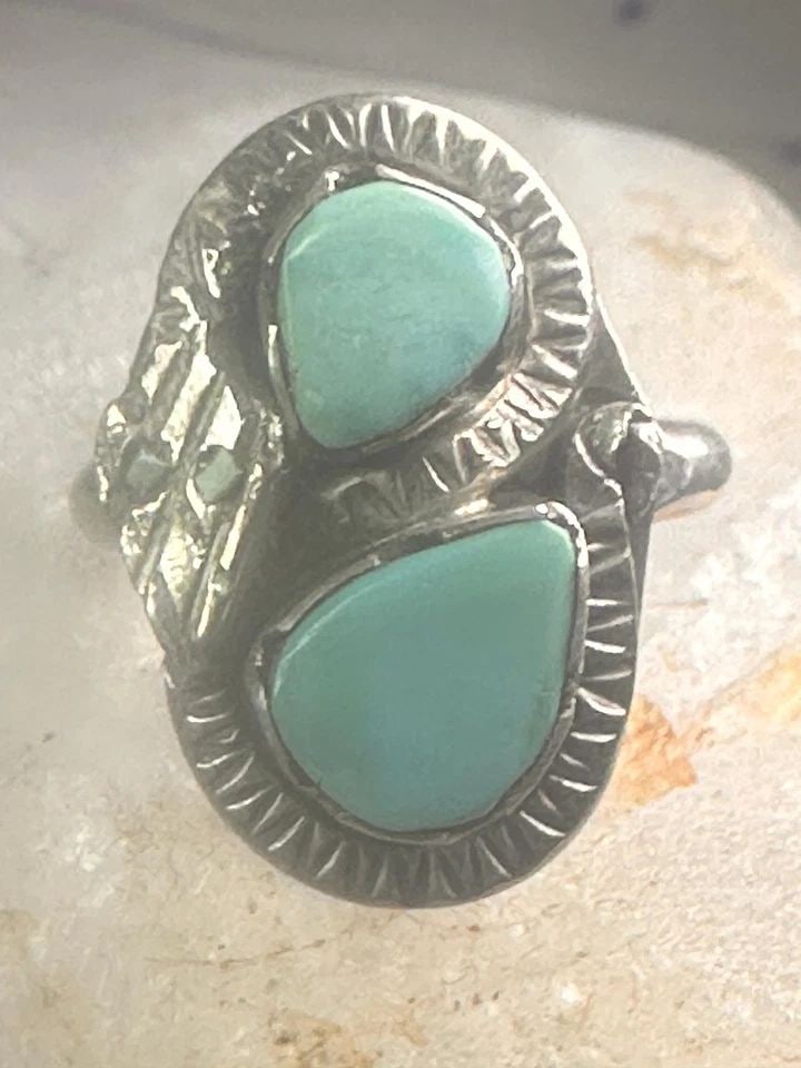 NAVAJO SNAKE RING TURQUOISE SIZE 5.75 STERLING SILVER GIRLS WOMEN PINKY: NAVAJO SNAKE RING TURQUOISE SIZE 5.75 STERLING SILVER GIRLS WOMEN PINKY Navajo snake ring turquoise size 5.75 sterling silver girls women pinky Size 5.75 Weight 6.3g Length. 7/8" Width 1/2" Thinnest p
