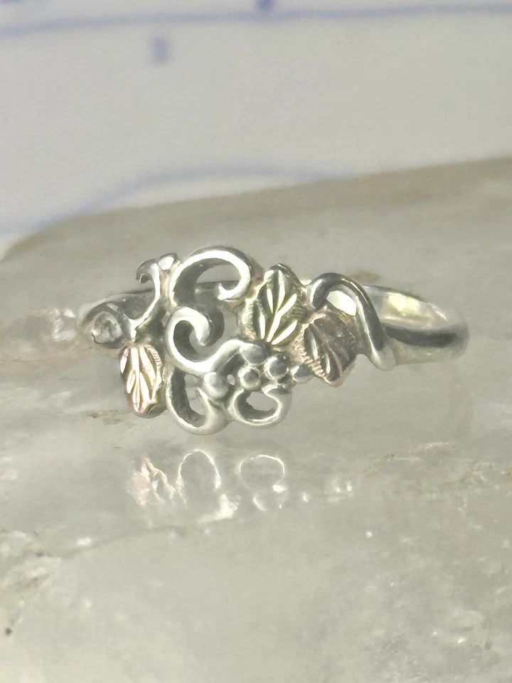 BLACK HILLS GOLD RING LEAVES BAND SIZE 7.75 STERLING SILVER WOMEN (1 of 1)