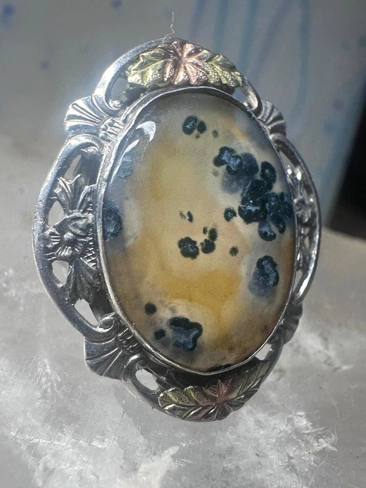 AGATE RING FLORAL LEAVES SIZE 5.50 STERLING SILVER WOMEN GIRL: AGATE RING FLORAL LEAVES SIZE 5.50 STERLING SILVER WOMEN GIRL Agate ring floral leaves size 5.50 sterling silver women girl Size 5.50 Weight 4.8g Length. 1" Width 1" Thinnest part. 5/32"