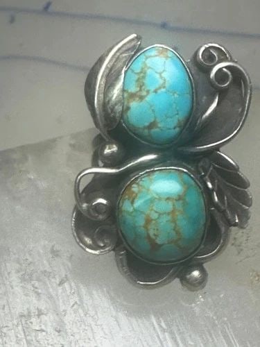 NAVAJO RING LONG TURQUOISE SIZE 5 STERLING SILVER WOMEN GIRLS: NAVAJO RING LONG TURQUOISE SIZE 5 STERLING SILVER WOMEN GIRLS Navajo ring long turquoise size 5 sterling silver women girls Size 5 Weight 11.1g Length 1 3/8" Width 1" Band in back 1/8"