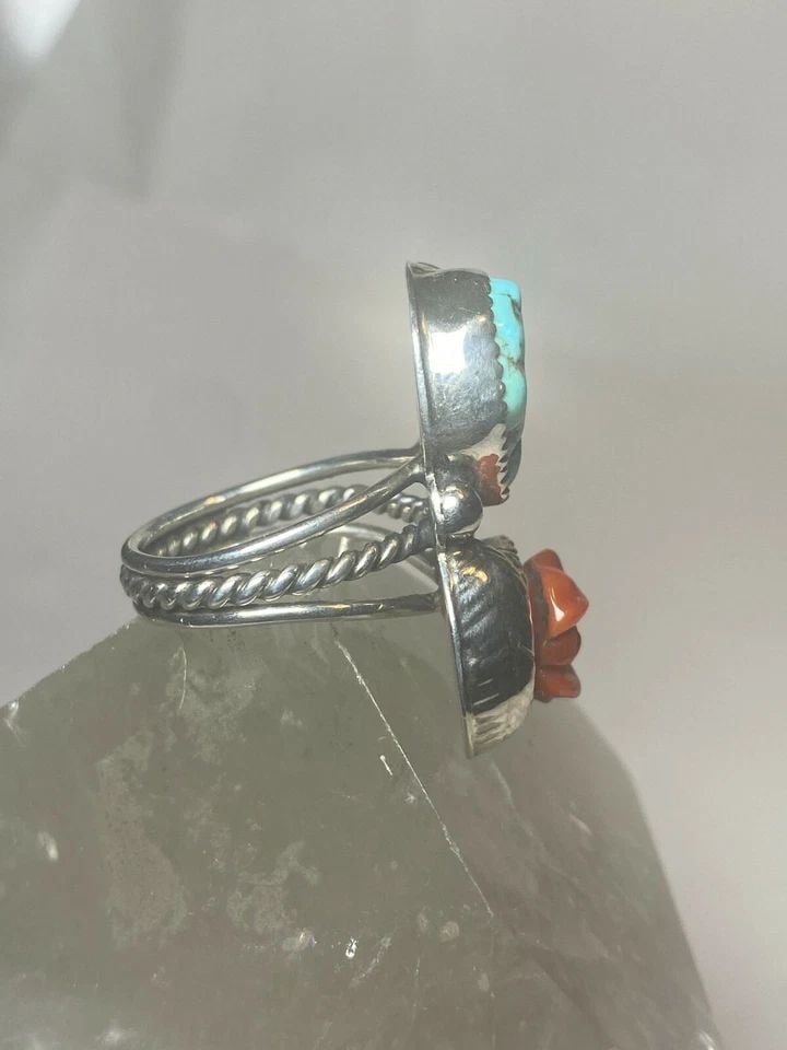 TURQUOISE RING NAVAJO SCALLOPED STAMPINGS SOUTHWEST STERLING SILVER SIZE 10: TURQUOISE RING NAVAJO SCALLOPED STAMPINGS SOUTHWEST STERLING SILVER SIZE 10 Turquoise ring Scalloped stampings southwest sterling silver women Signed TR Size 10 Weight 17.5g Length 1" Width 5/8" Thinn