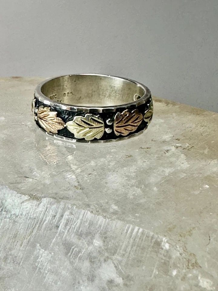 BLACK HILLS GOLD RING LEAVES WEDDING BAND SIZE 10.75 STERLING SILVER WOMEN MEN: BLACK HILLS GOLD RING LEAVES WEDDING BAND SIZE 10.75 STERLING SILVER WOMEN MEN Black Hills Gold ring leaves wedding band Size 10.75 Sterling Silver women men Size 10.75 Between a size 10.75 and a size
