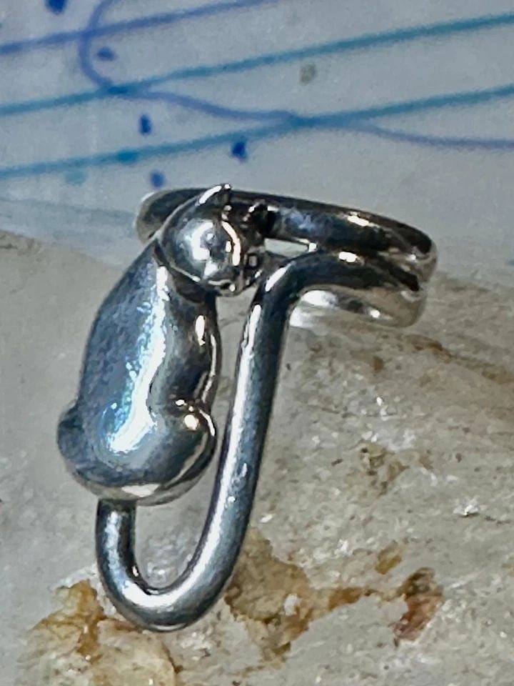 CAT RING HANGING KITTEN SIZE 4.50 PINKY STERLING SILVER WOMEN GIRLS: CAT RING HANGING KITTEN SIZE 4.50 PINKY STERLING SILVER WOMEN GIRLS Cat ring hanging kitten size 4.50 pinky Sterling silver women girls Size 4.50 Weight. 7.8g Length. 1" Width 1" Thinnest part of band