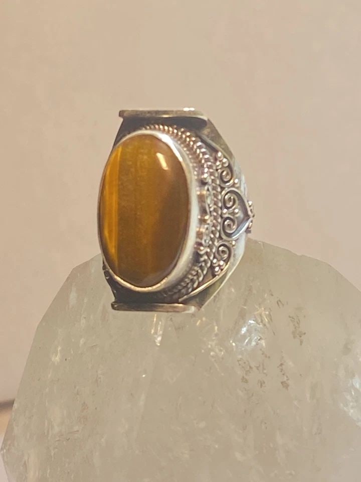 TIGER EYE RING SIZE 6.75 CIGAR BAND STERLING SILVER WOMEN MEN: TIGER EYE RING SIZE 6.75 CIGAR BAND STERLING SILVER WOMEN MEN Tiger Eye ring cigar band boho tribal sterling silver women men Size 6.75 Between a size 6.75 and a size 7 Weight 15.4g Length. 1. 1/8" Wi