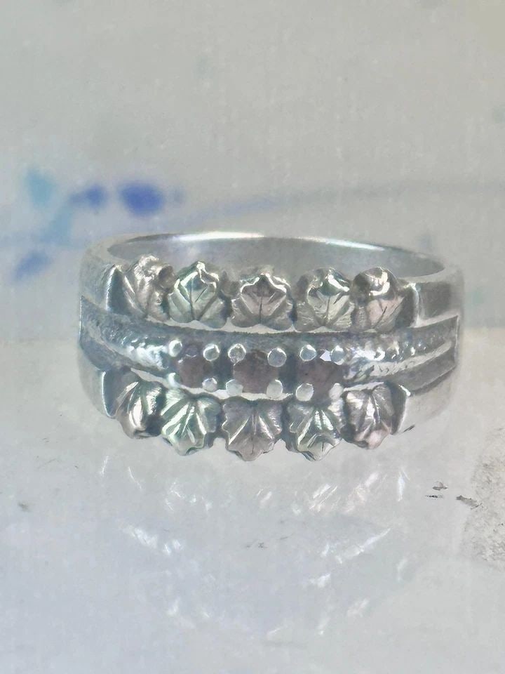 BLACK HILLS GOLD RING GARNET FLORAL WEDDING BAND LEAVES SIZE 7 STERLING SILVER W: BLACK HILLS GOLD RING GARNET FLORAL WEDDING BAND LEAVES SIZE 7 STERLING SILVER W Black Hills Gold ring garnet floral wedding band leaves size 7 sterling silver women Size 7 Between a size 7 and a size