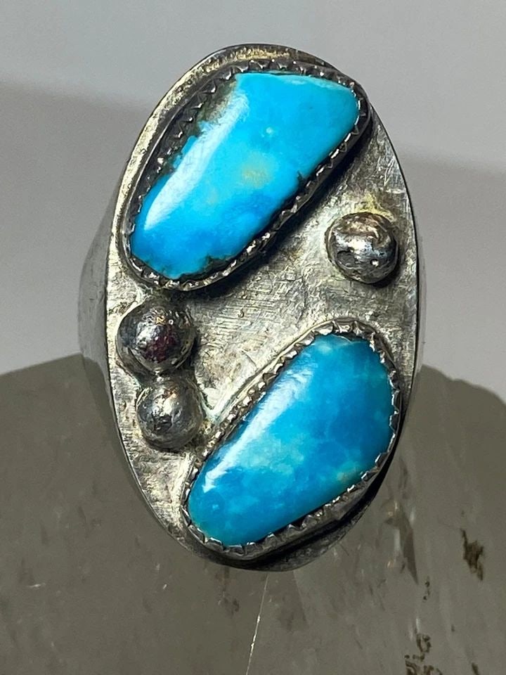 TURQUOISE RING SOUTHWEST STERLING SILVER LEAVES WOMEN MEN: TURQUOISE RING SOUTHWEST STERLING SILVER LEAVES WOMEN MEN ring southwest sterling silver women men Size 10.75 Weight 15.9g Length. 1 1/4" Width. 5/8" Thinnest part of band 3/16"