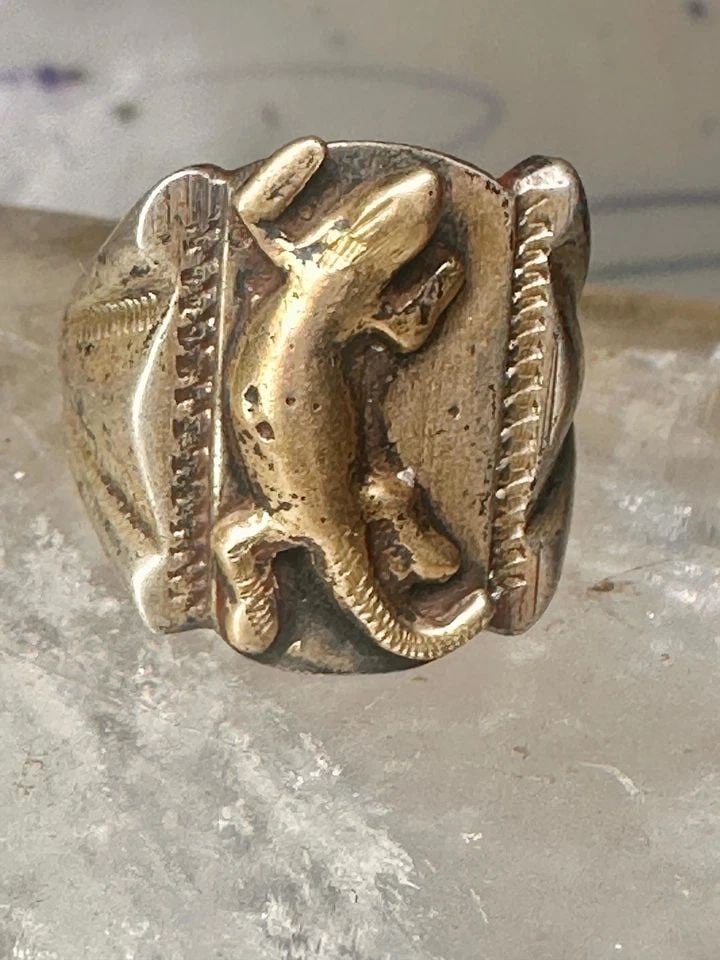 LIZARD RING REPTILE BAND SIZE 9.75 STERLING SILVER WOMEN MEN: LIZARD RING REPTILE BAND SIZE 9.75 STERLING SILVER WOMEN MEN Lizard ring reptile band size 9.75 sterling silver women men Size 9.75 Between a size 9.75 and a size 10 Weight 8.8g Length 3/4" Width 5/8"
