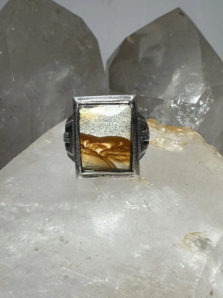 ART DECO JASPER RING SIZE 6.50 STERLING SILVER WOMEN: ART DECO JASPER RING SIZE 6.50 STERLING SILVER WOMEN Art Deco jasper ring size 6.50 sterling silver women Size 6.50 Between a size 6.50 and a size 6.75 Weight 6.4g Length 3/4" Width 1/2" Thinnest part