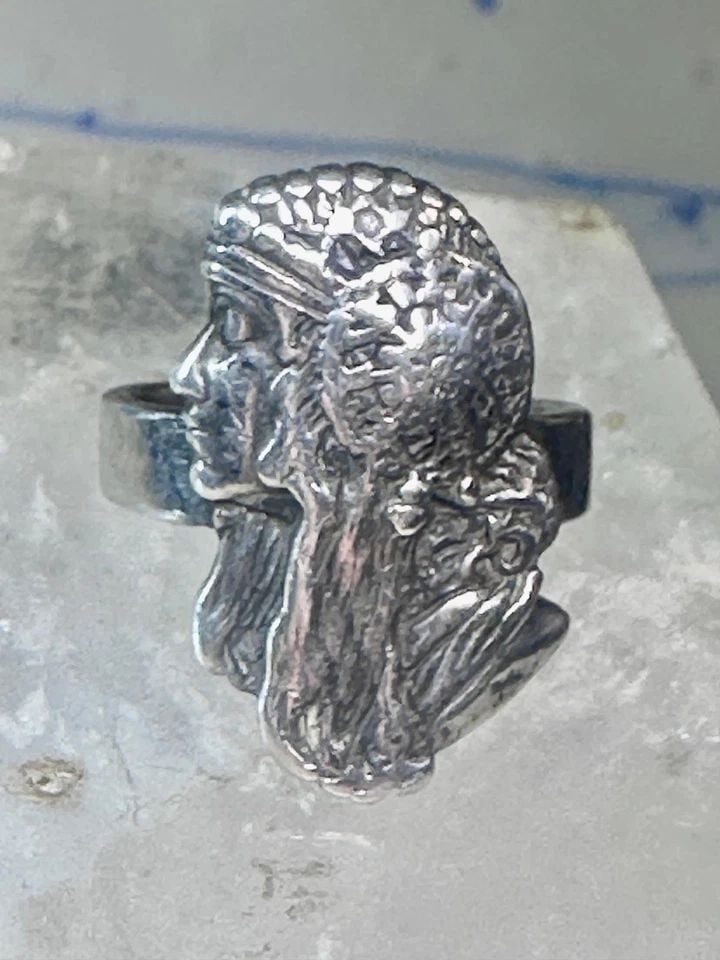 FACE RING ART DECO STYLE BAND SIZE 7.25 STERLING SILVER WOMEN: FACE RING ART DECO STYLE BAND SIZE 7.25 STERLING SILVER WOMEN Face ring Art Deco style band size 7.25 sterling silver women Size 7.25 Weight 7.7g Length 1" Width. 1/2" Thinnest part of band in back 5/
