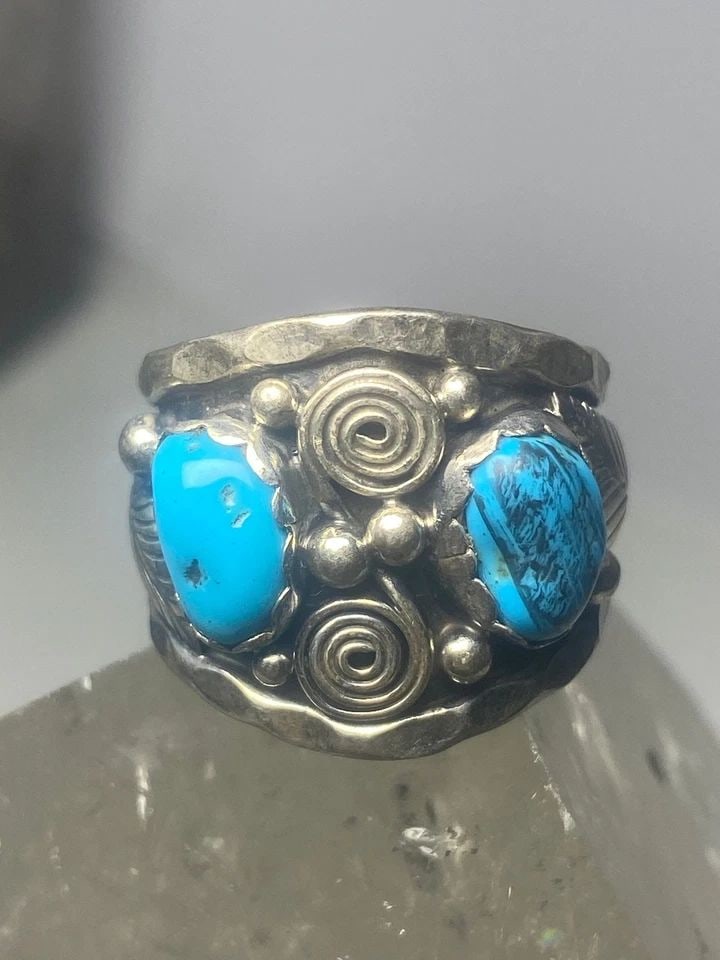 TURQUOISE RING NAVAJO LEAVES SOUTHWEST WOMEN MEN: TURQUOISE RING NAVAJO LEAVES SOUTHWEST WOMEN MEN Turquoise ring Navajo leaves southwest women men Size 8.25 Between a size 8.25 and a size 8.50 Weight 7g Width 3/4" Thinnest part of band. 3/16"