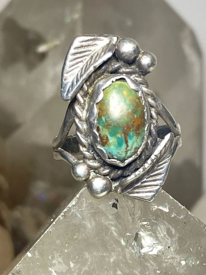 TURQUOISE RING SIZE 6.25 NAVAJO STERLING SILVER WOMEN GIRLS: TURQUOISE RING SIZE 6.25 NAVAJO STERLING SILVER WOMEN GIRLS Turquoise ring size 6.25 Navajo sterling silver women girls Signed MW Navajo Size 6.25 Weight 4.9g Length 1" Width. 19/32" Thinnest part 1/8
