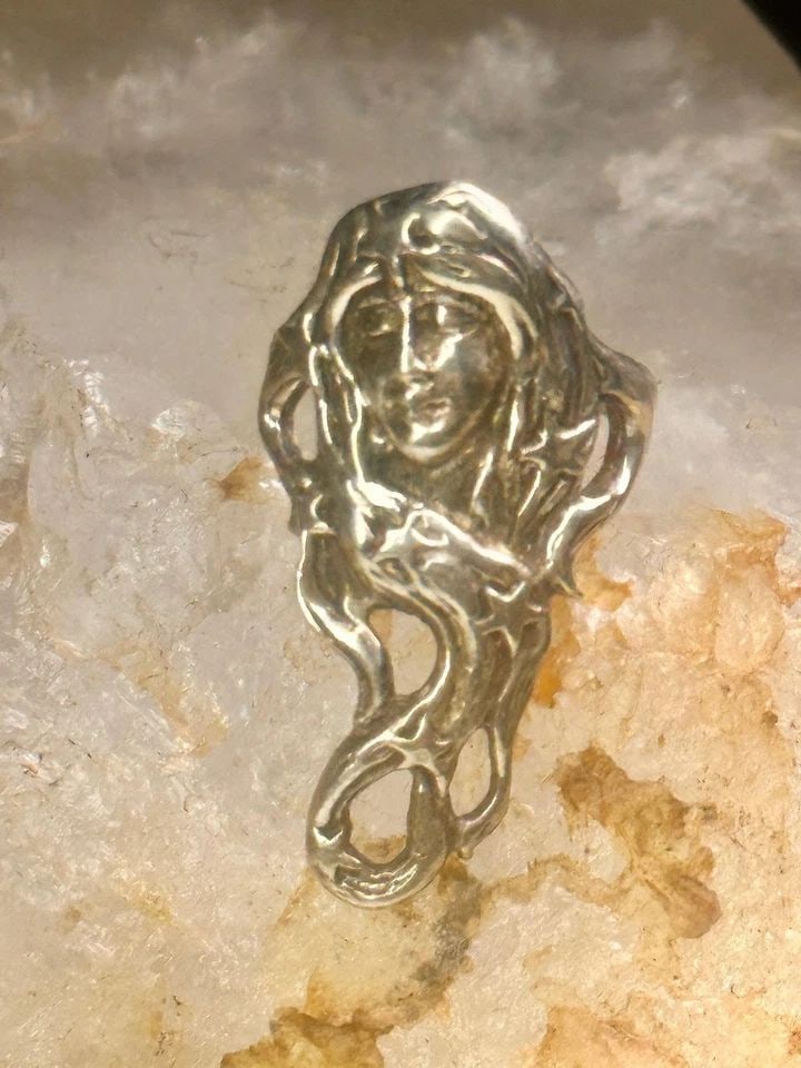 LONG FACE RING STARS BAND ART DECO CELESTIAL SIZE 6.50 STERLING SILVER WOMEN: LONG FACE RING STARS BAND ART DECO CELESTIAL SIZE 6.50 STERLING SILVER WOMEN Long Face ring stars band Art Deco celestial size 6.50 sterling silver women Size 6.50 Weight 6.5g Length 1. 1/2" Thinnest 