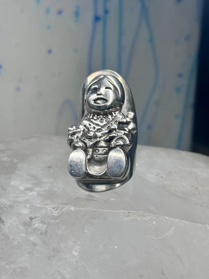 STORYTELLER RING CAROL FELLEY BAND SIZE 4.50 STERLING SILVER WOMEN: STORYTELLER RING CAROL FELLEY BAND SIZE 4.50 STERLING SILVER WOMEN Storyteller ring Carol Felley band size 4.50 sterling silver women Size 4.50 Between a size 4.50 and a size 4.75 Weight 17.5g Width 1