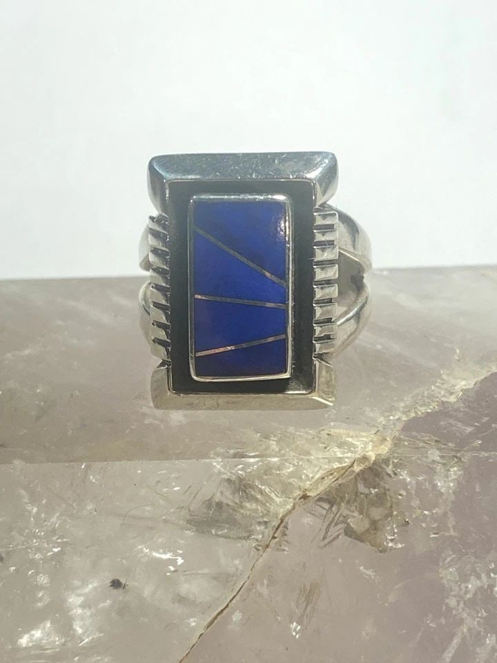 BLUE LAPIS RING NAVAJO STERLING SILVER WOMEN: BLUE LAPIS RING NAVAJO STERLING SILVER WOMEN Blue Lapis ring Navajo sterling silver women Size 7.75 Weight 7.7g Length 7/8" Width 5/8" Thinnest part 3/16"