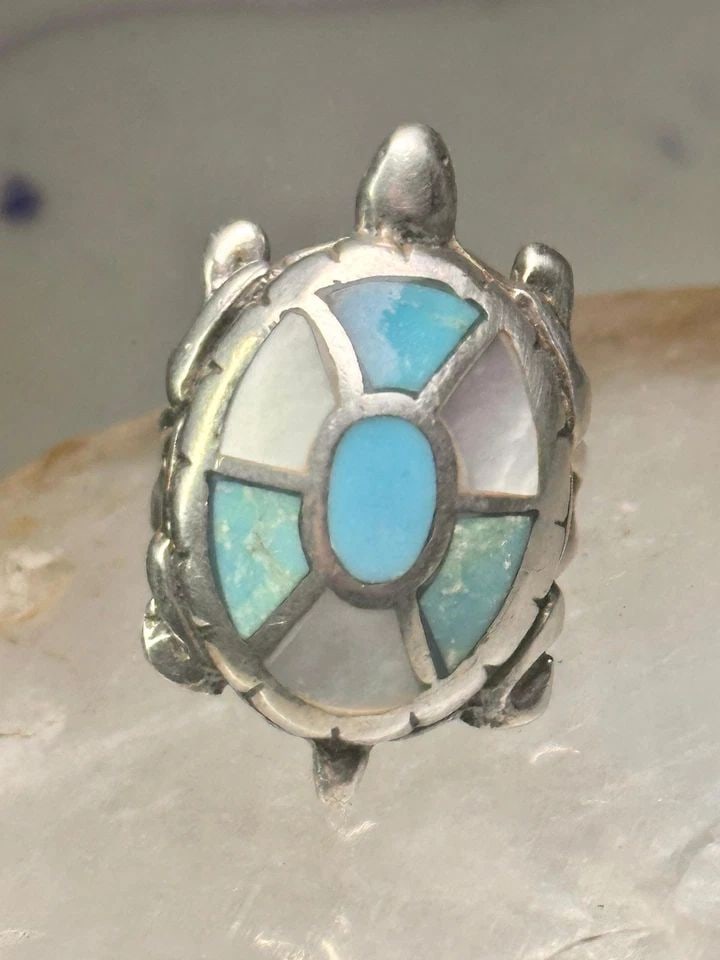 TURTLE RING NAVAJO TURQUOISE MOP SIZE 5 STERLING SILVER WOMEN GIRLS PINK: TURTLE RING NAVAJO TURQUOISE MOP SIZE 5 STERLING SILVER WOMEN GIRLS PINK Turtle ring Navajo turquoise MOP size 5 sterling silver women girls pinky Size 5. Between a size 5 and a size 5.25 Weight 8.9g 