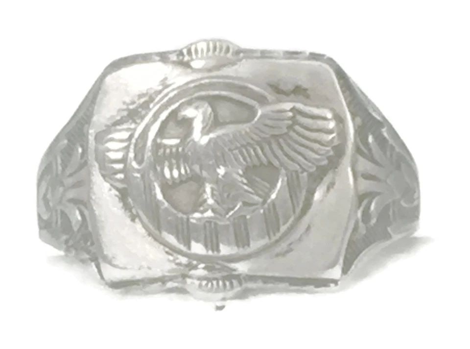 EAGLE RING OR BAND VINTAGE STERLING SILVER SIZE 11.50 MEN: EAGLE RING OR BAND VINTAGE STERLING SILVER SIZE 11.50 MEN Eagle Vintage Sterling Silver Ring or Men Band Size 11.50 Between a Size 11.50 and Size 11.75 Weight 8.4g Widest Part of Band 5/8" Thinnest Pa