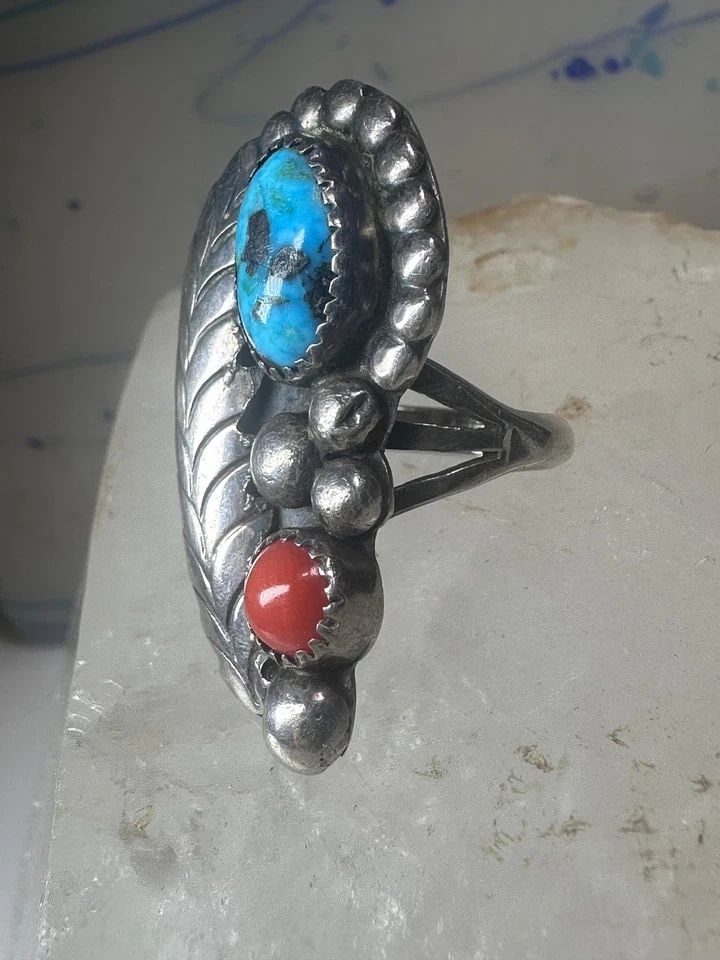 TURQUOISE CORAL RING SIZE 6 NAVAJO FEATHER STERLING SILVER WOMEN: TURQUOISE CORAL RING SIZE 6 NAVAJO FEATHER STERLING SILVER WOMEN Turquoise coral ring size 6 Navajo feather sterling silver women Size 6 Weight. 10g Length. 1. 1/2" Width 3/4" Thinnest part of band 1/
