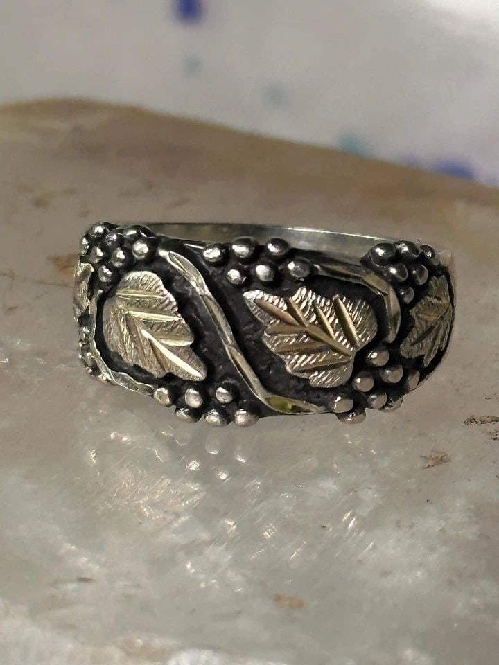 BLACK HILLS GOLD RING LEAVES WEDDING BAND SIZE 5 STERLING SILVER WOMEN (1 of 2)