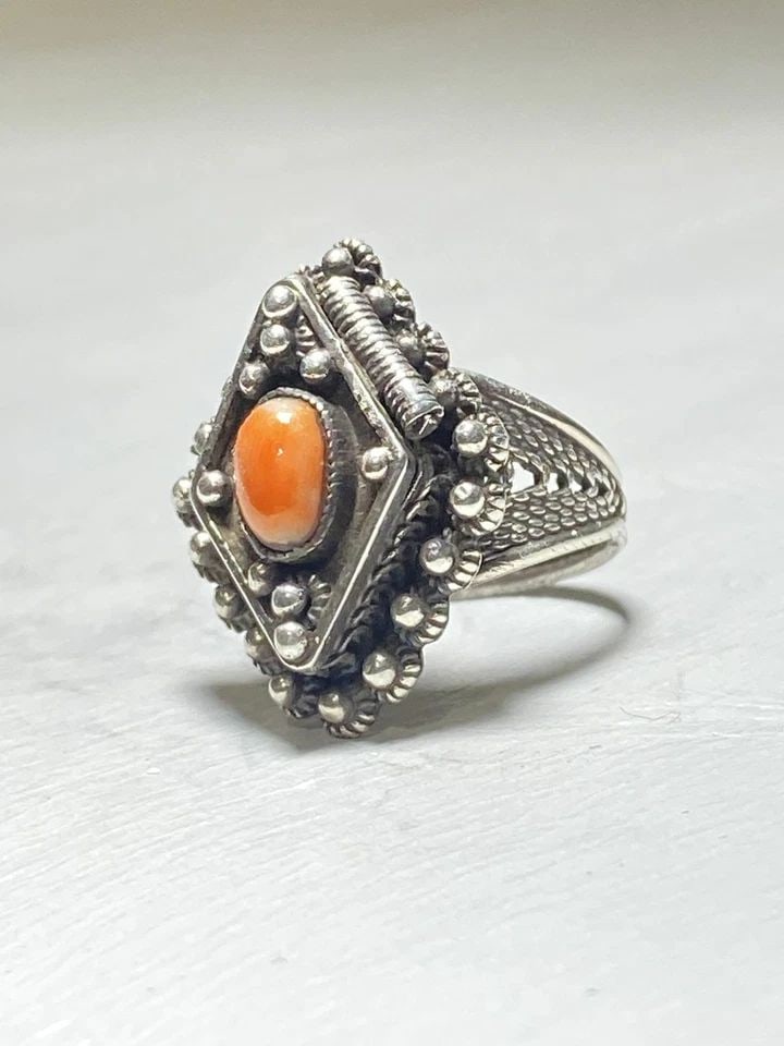 POISON RING CORAL FILIGREE STERLING SILVER WOMEN GIRLS SIZE 5.25: POISON RING CORAL FILIGREE STERLING SILVER WOMEN GIRLS SIZE 5.25 Poison ring coral filigree sterling silver women girls Size 5.25 Weight 7.4g Length. 1" Width. 3/4" Thinnest part of band. 1/8"
