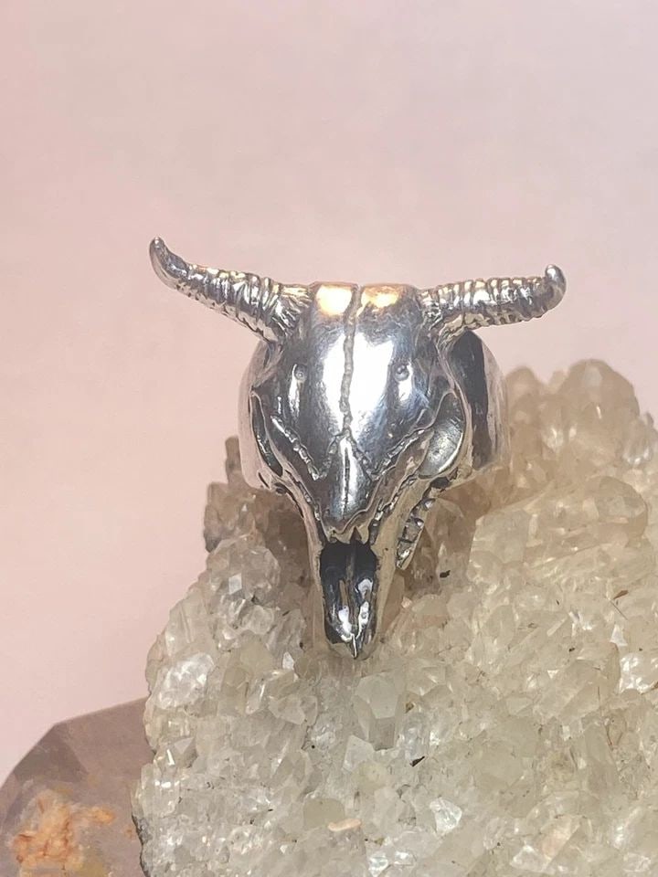 LONGHORN RING SIZE 7.50 BIKER BAND SKULL STERLING SILVER WOMEN MEN: LONGHORN RING SIZE 7.50 BIKER BAND SKULL STERLING SILVER WOMEN MEN Longhorn ring biker band skull sterling silver women men Size 7.50 Weight 9.3g Length 1 1/4" Widest part 1 1/8" Thinnest part 3/16"