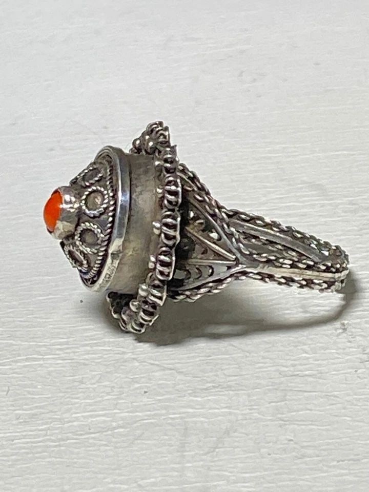 POISON RING FILIGREE VINTAGE CORAL BEADED SILVER WOMEN GIRLS: POISON RING FILIGREE VINTAGE CORAL BEADED SILVER WOMEN GIRLS Poison ring filigree vintage coral beaded silver women girls Size 7 Weight 4.8g Length. 3/4" Width 3/4" Thinnest part of band 1/8" Rings ar
