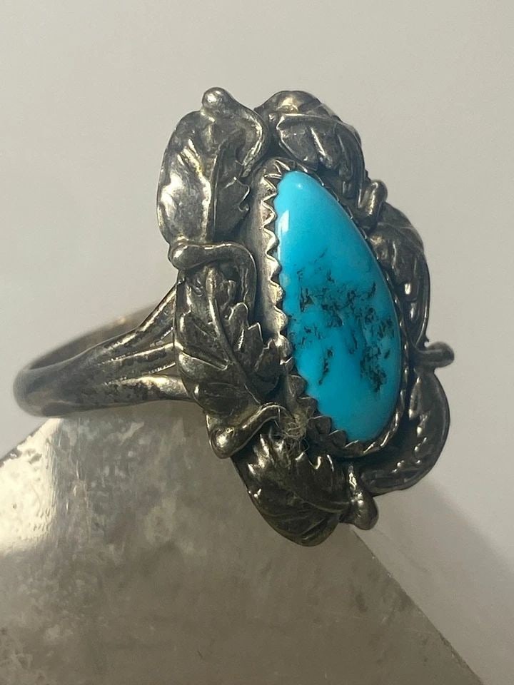 TURQUOISE RING LONG NAVAJO SOUTHWEST LEAVES STERLING SILVER WOMEN GIRLS: TURQUOISE RING LONG NAVAJO SOUTHWEST LEAVES STERLING SILVER WOMEN GIRLS Turquoise ring long Navajo southwest leaves sterling silver women girls Size 7.25 Weight 4.2g Length 7/8" Width 3/4" Thinest par