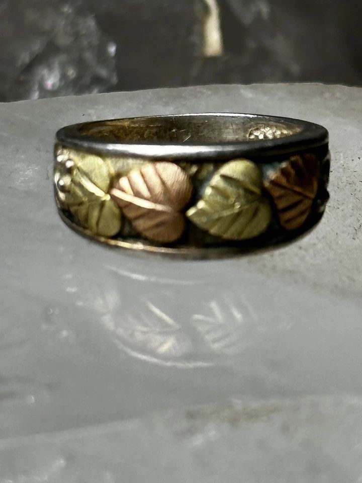 BLACK HILLS GOLD RING LEAVESPINKY BAND SIZE 4.75 STERLING SILVER WOMEN BOYS GIR (1 of 1)