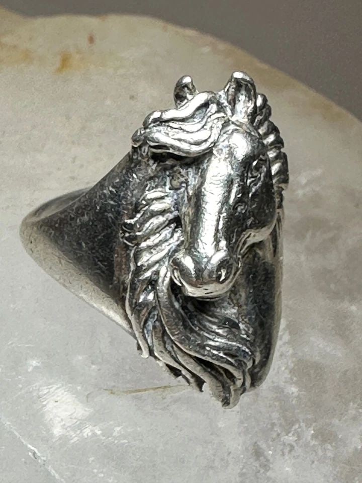 HORSE RING SIZE 3.50 COWGIRL SOUTHWEST BAND PINKY STERLING SILVER WOMEN GIRLS: HORSE RING SIZE 3.50 COWGIRL SOUTHWEST BAND PINKY STERLING SILVER WOMEN GIRLS Horse ring size 3.50 cowgirl southwest band pinky sterling silver women girls Size 3.50 Weight 6.5g Length 7/8" Band Width