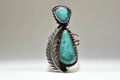 TURQUOISE RING LONG NAVAJO SOUTHWEST STERLING SILVER: TURQUOISE RING LONG NAVAJO SOUTHWEST STERLING SILVER Turquoise ring long Navajo southwest sterling silver size 8 weight 10.4g Widest part of band 1 7/8" Thinnest part of band 3/4" Delivered in a Gift 