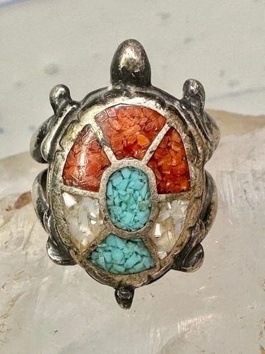 VINTAGE ZUNI TURTLE RING TURQUOISE CORAL CHIPS SIZE 6.75 STERLING SILVER WOMEN G (1 of 1)