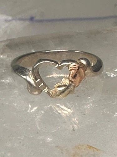 BLACK HILLS GOLD RING HEART BAND LOVE VALENTINE STERLING SILVER WOMEN GIRLS PINK: BLACK HILLS GOLD RING HEART BAND LOVE VALENTINE STERLING SILVER WOMEN GIRLS PINK Black Hills Gold ring Heart band Love Valentine sterling silver women girls pinky Size 2.75 Weight 1.6g Width 7/32" Thi
