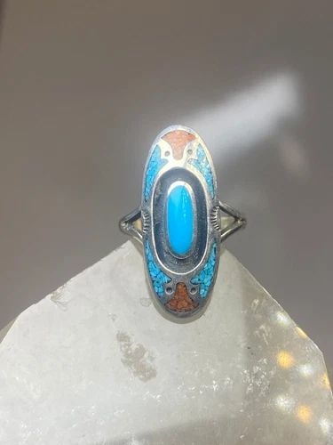 TURQUOISE RING SIZE 4.75 CORAL CHIPS SOUTHWESTERN STERLING SILVER WOMEN: TURQUOISE RING SIZE 4.75 CORAL CHIPS SOUTHWESTERN STERLING SILVER WOMEN Turquoise ring coral chips southwestern sterling silver women Size 4.75 Weight 5.1g Length 1 " Width 3/8" Thinnest part of band 