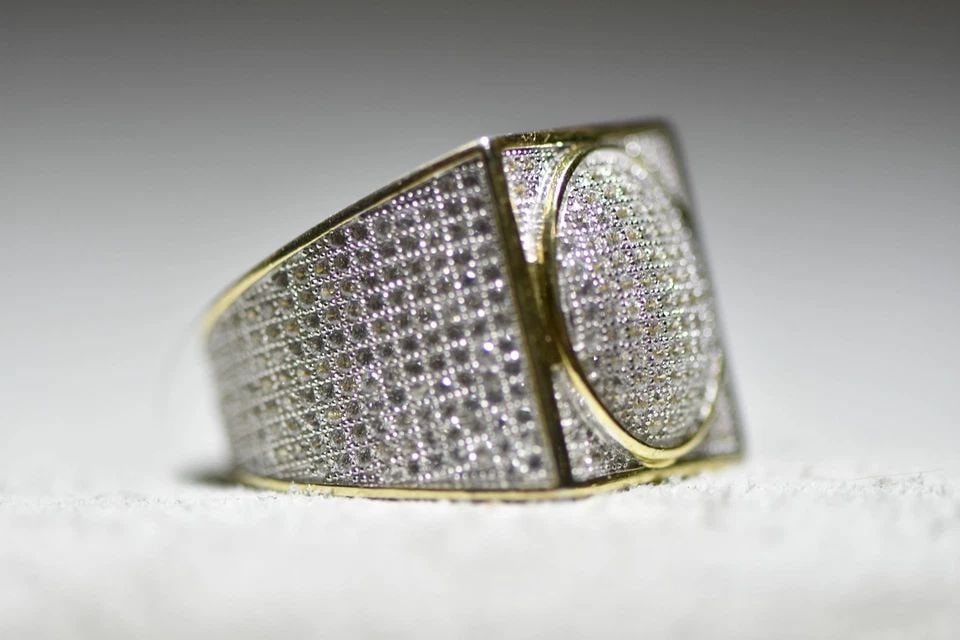 MENS RING CRYSTALS BAND STERLING SILVER: MENS RING CRYSTALS BAND STERLING SILVER Mens Ring Crystals band sterling silver Some type of gold overlay over the sterling Signed sterling silver Size 10 Weight 12.5g Length of the ring 7/8" Width of