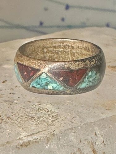 VINTAGE ZUNI WEDDING BAND TURQUOISE CORAL CHIPS SIZE 6 BAND STERLING SILVER WOME: VINTAGE ZUNI WEDDING BAND TURQUOISE CORAL CHIPS SIZE 6 BAND STERLING SILVER WOME Vintage Zuni wedding band turquoise coral chips size 6 band sterling silver women men Size 6 Weight. 4.1g Width 5/16"