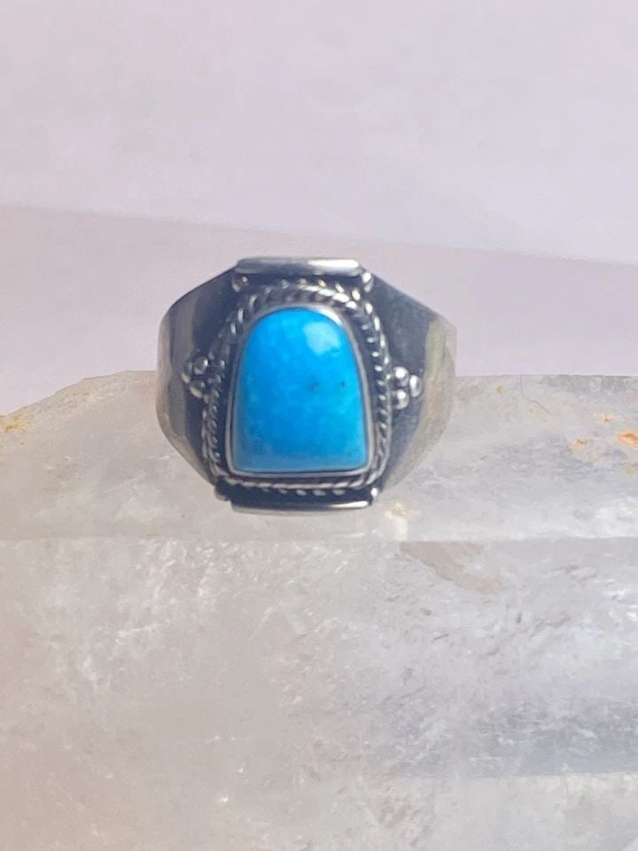 TURQUOISE RING SIZE 6.25 BOHO STERLING SILVER WOMEN: TURQUOISE RING SIZE 6.25 BOHO STERLING SILVER WOMEN Turquoise ring boho sterling silver women Size 6.25 Between a size 6.25 and a size 6.50 Weight 4.2g Length 5/8" Width 1/4" Thinnest part of band 1/8