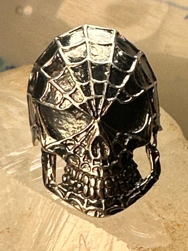SKULL RING BIKER BAND SPIDER SKULL SOUTHWEST SIZE 10.25 STERLING SILVER MEN WOME: SKULL RING BIKER BAND SPIDER SKULL SOUTHWEST SIZE 10.25 STERLING SILVER MEN WOME Skull ring biker band spider skull southwest size 10.25 sterling silver men women Size 10.25 Weight. 11.3g Length. 1 1/