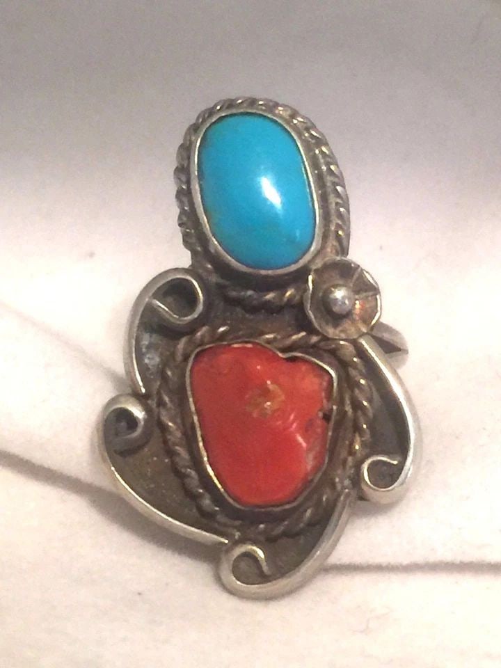 VINTAGE STERLING SILVER SOUTHWEST TURQUOISE CORAL RING SIZE 5.75 7G: VINTAGE STERLING SILVER SOUTHWEST TURQUOISE CORAL RING SIZE 5.75 7G Vintage Sterling Silver Southwest Long Ring Coral & Turquoise Size 5.75 Weight 7g Length 1 1/4" Width 3/4" Free First Class ship