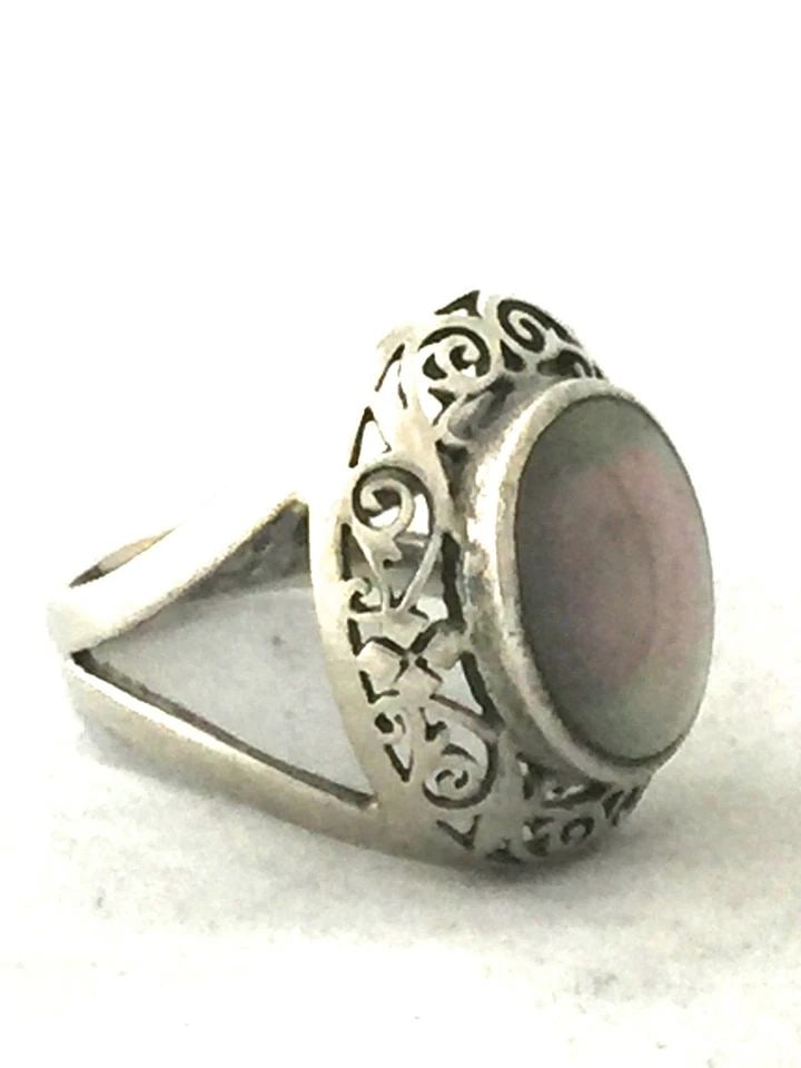 VINTAGE STERLING SILVER ABALONE RING SIZE 8.5: VINTAGE STERLING SILVER ABALONE RING SIZE 8.5 Vintage Sterling Silver Abalone Ring Size 8.5 Free First Class shipping and postal insurance is included. If you want to upgrade to priority kindly pay an