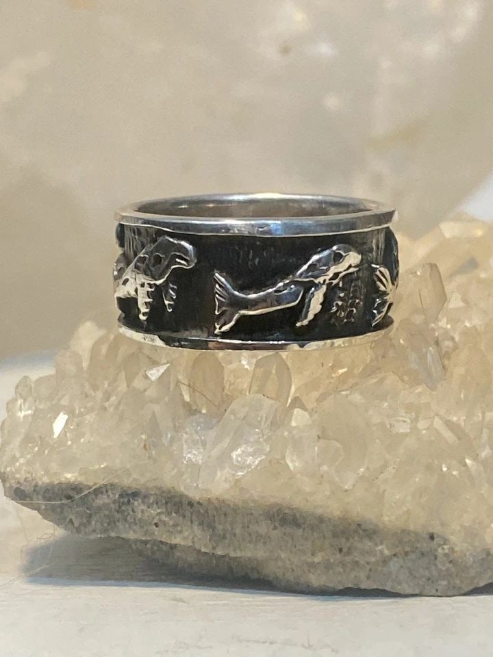 WHALE RING SIZE 5.75 SOUTHWEST PINKY BAND STERLING SILVER WOMEN GIRLS: WHALE RING SIZE 5.75 SOUTHWEST PINKY BAND STERLING SILVER WOMEN GIRLS Whale ring southwest pinky band sterling silver women girls Size 5.75 Weight 5.9g Band Width 5/16"