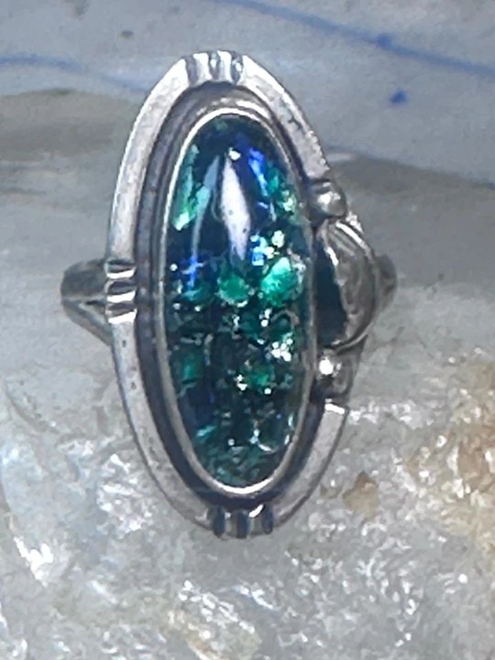VINTAGE MAN MADE STONE RING LONG NAVAJO FEATHER LEAF SIZE 6 STERLING SILVER WOME: VINTAGE MAN MADE STONE RING LONG NAVAJO FEATHER LEAF SIZE 6 STERLING SILVER WOME Vintage man made stone ring Long Navajo feather leaf size 6 Sterling silver women Size 6 Weight.7.9g Length. 1 1/8" Wid