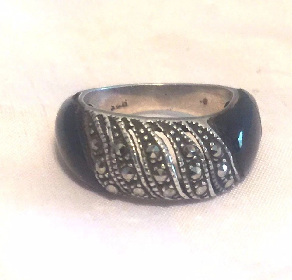 VINTAGE STERLING SILVER ONYX & MARCASITE RING SIZE 5.5 4.7G (1 of 2)