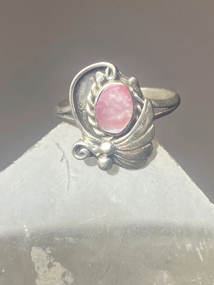 MOTHER OF PEARL RING SOUTHWEST PINKY STERLING SILVER WOMEN GIRL X: MOTHER OF PEARL RING SOUTHWEST PINKY STERLING SILVER WOMEN GIRL X Mother of pearl Ring southwest pinky sterling silver women girl x Size 2 Weight 1.4g Length 1/2" Width 3/8" Thinnest part 1/16"